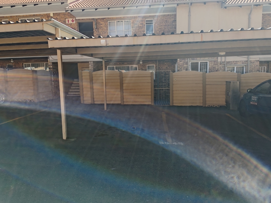 To Let 2 Bedroom Property for Rent in Birch Acres Gauteng