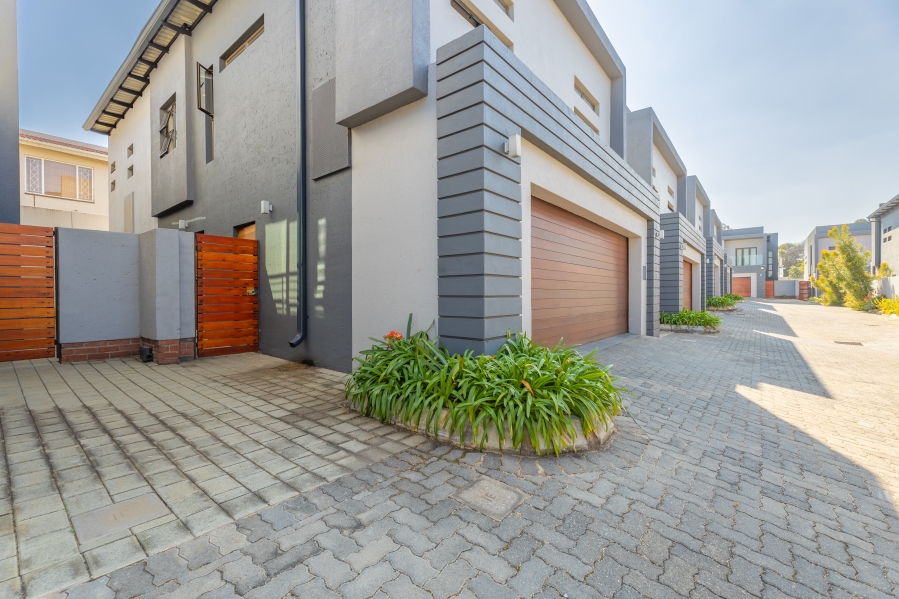 3 Bedroom Property for Sale in Bryanston Gauteng
