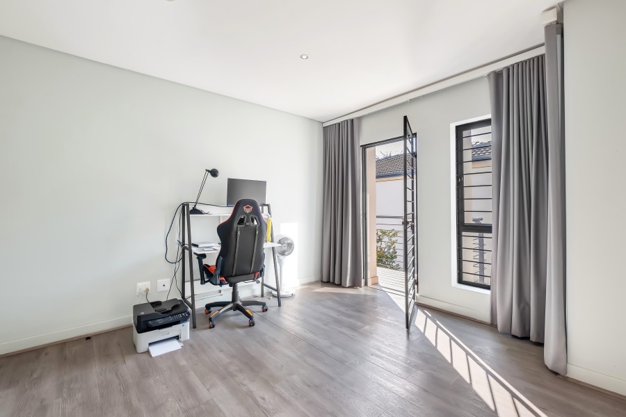 3 Bedroom Property for Sale in Wendywood Gauteng