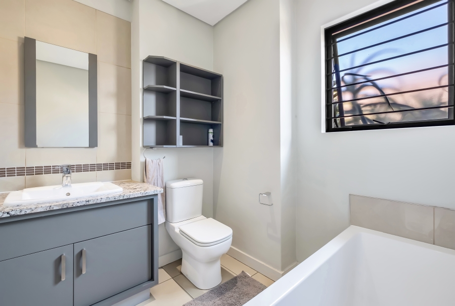 3 Bedroom Property for Sale in Wendywood Gauteng
