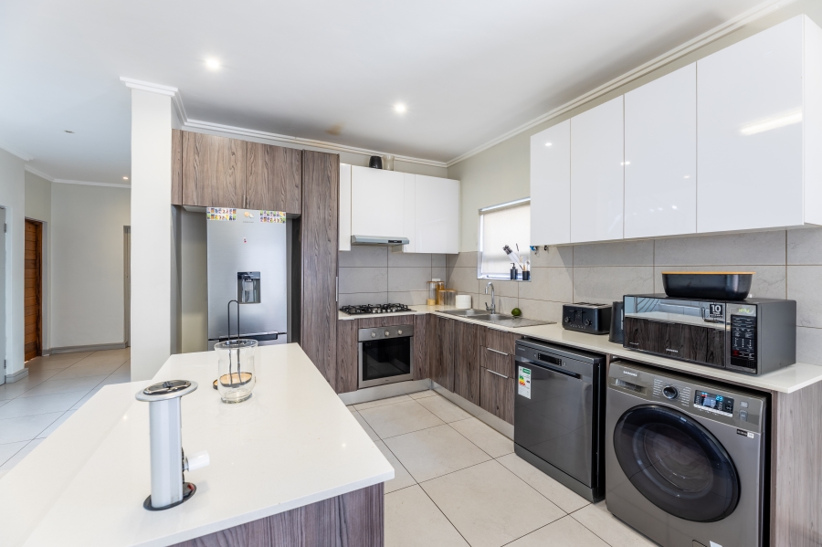 3 Bedroom Property for Sale in Bryanston Gauteng