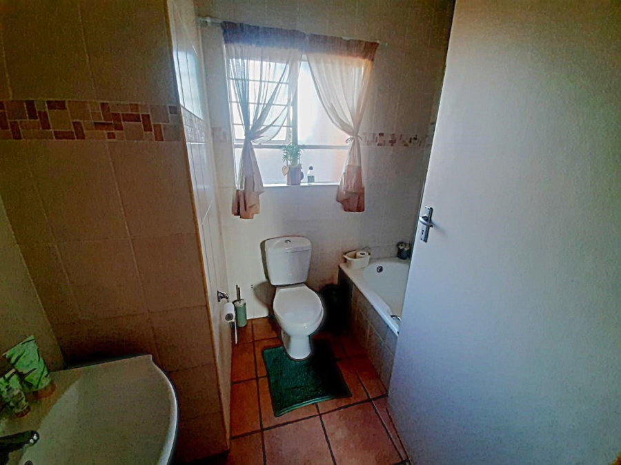 3 Bedroom Property for Sale in Rooihuiskraal Gauteng