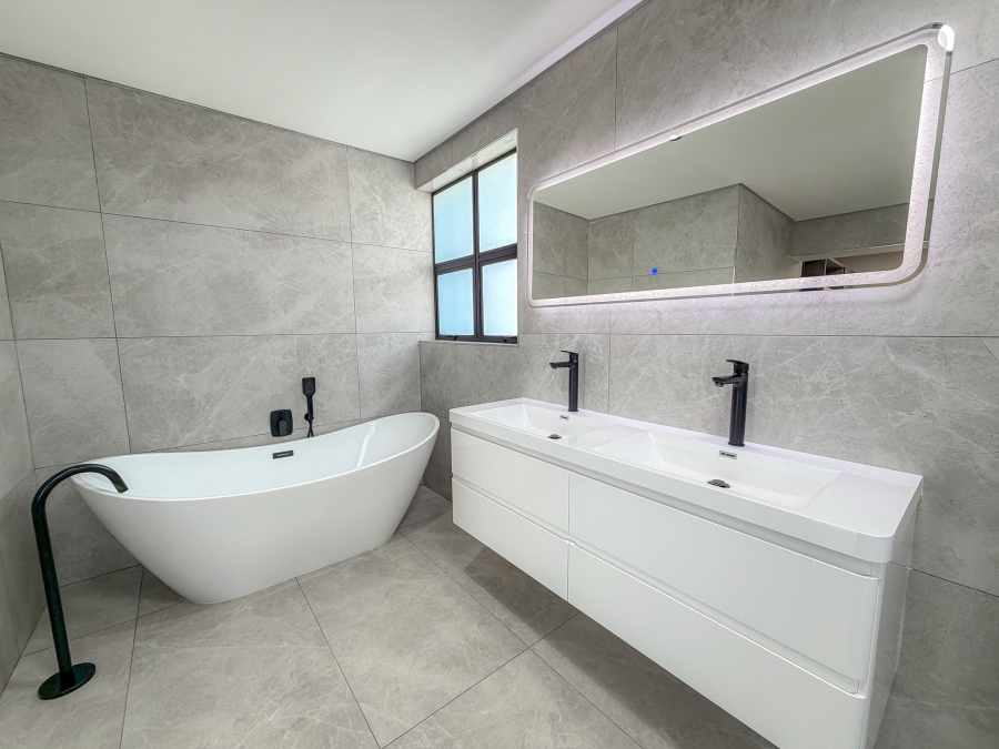 4 Bedroom Property for Sale in Midstream Heights Gauteng