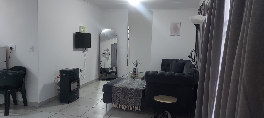 To Let 3 Bedroom Property for Rent in Cloverdene Gauteng