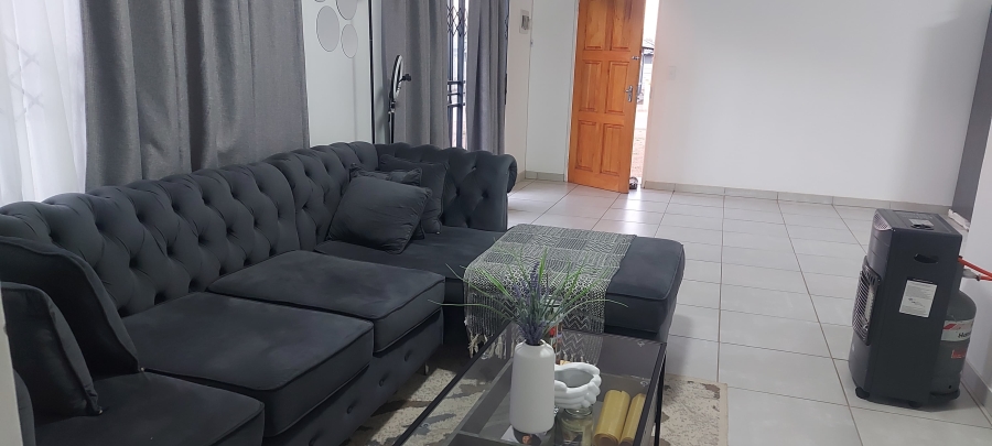 To Let 3 Bedroom Property for Rent in Cloverdene Gauteng