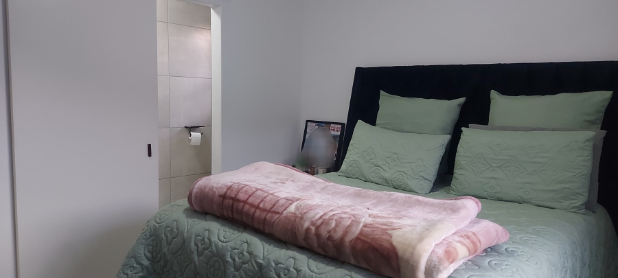 To Let 3 Bedroom Property for Rent in Cloverdene Gauteng