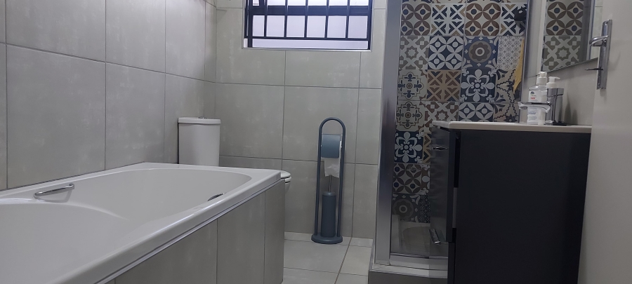To Let 3 Bedroom Property for Rent in Cloverdene Gauteng