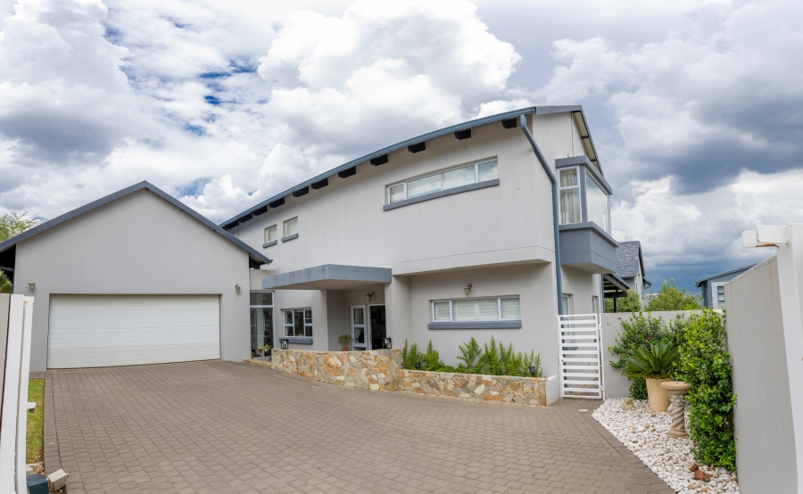 To Let 3 Bedroom Property for Rent in Waterfall Country Village Gauteng