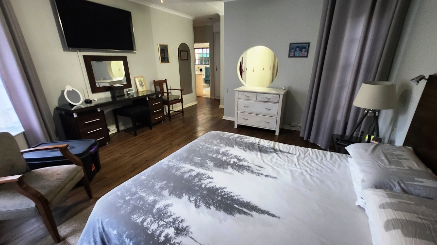 5 Bedroom Property for Sale in Eldoraigne Gauteng