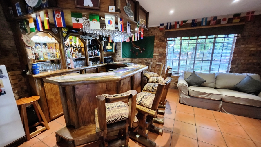 5 Bedroom Property for Sale in Eldoraigne Gauteng