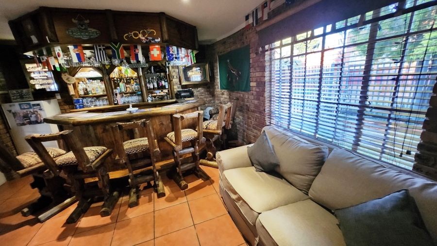 5 Bedroom Property for Sale in Eldoraigne Gauteng