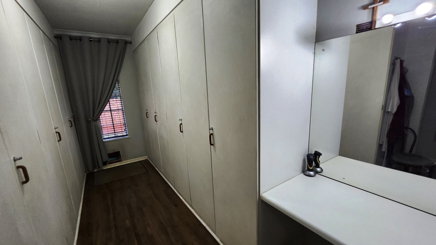 5 Bedroom Property for Sale in Eldoraigne Gauteng