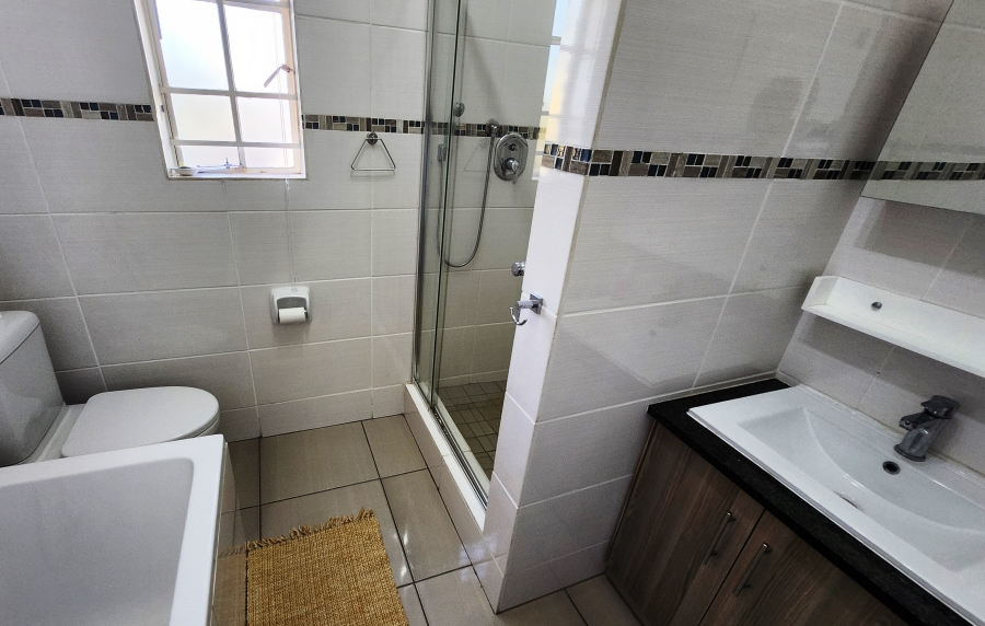 5 Bedroom Property for Sale in Eldoraigne Gauteng