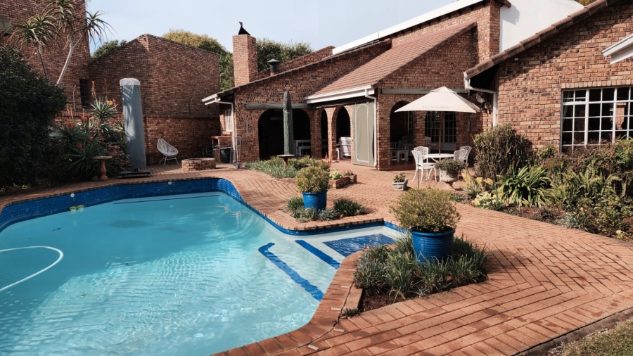 5 Bedroom Property for Sale in Eldoraigne Gauteng