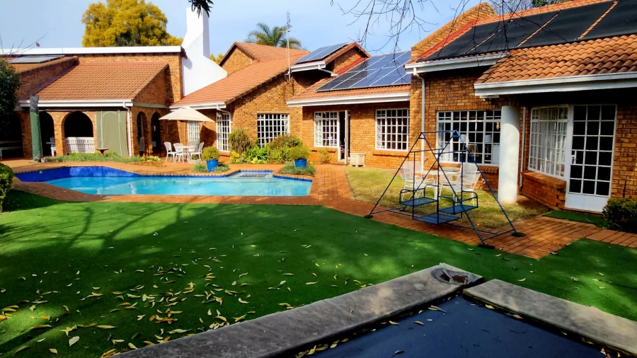 5 Bedroom Property for Sale in Eldoraigne Gauteng