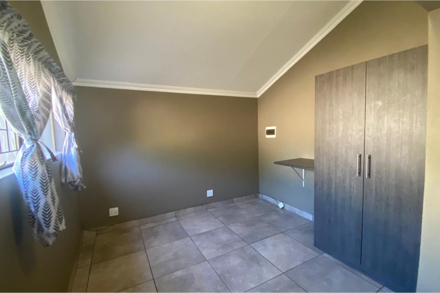 To Let 1 Bedroom Property for Rent in Erasmus Gauteng