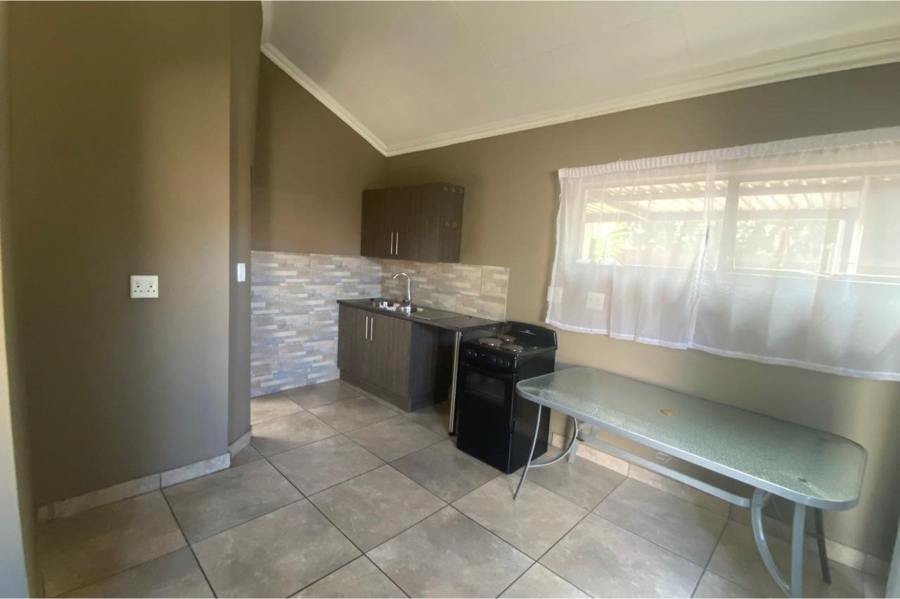 To Let 1 Bedroom Property for Rent in Erasmus Gauteng