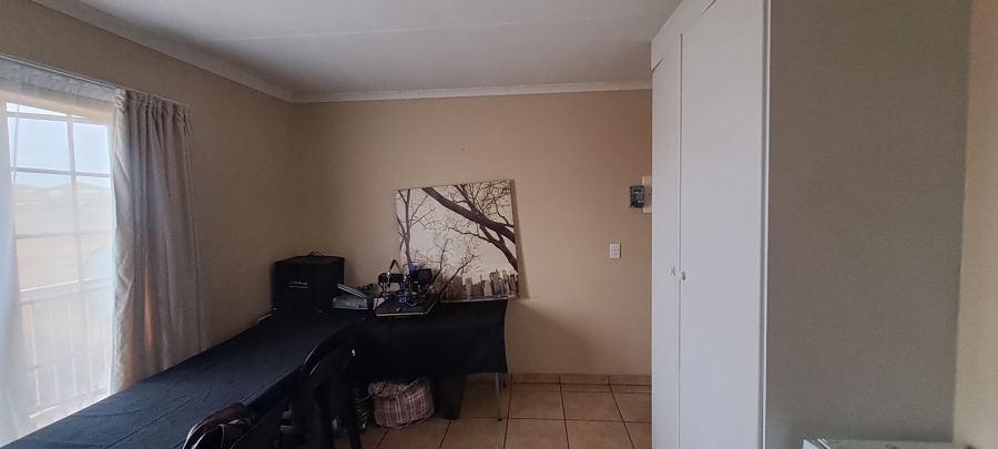 1 Bedroom Property for Sale in Kosmosdal Gauteng