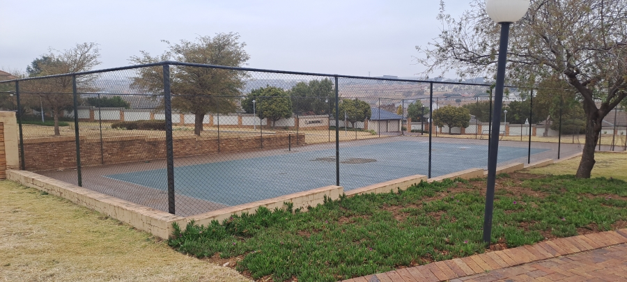 1 Bedroom Property for Sale in Kosmosdal Gauteng
