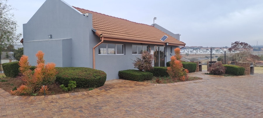 1 Bedroom Property for Sale in Kosmosdal Gauteng