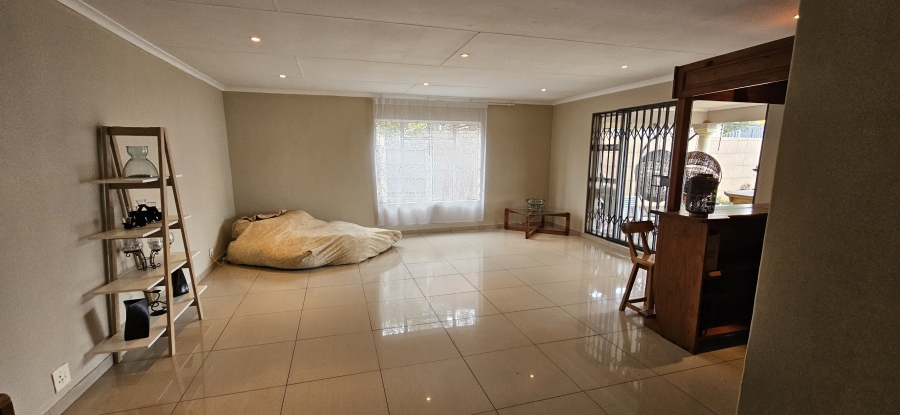 4 Bedroom Property for Sale in General Albertspark Gauteng