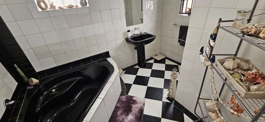 4 Bedroom Property for Sale in General Albertspark Gauteng