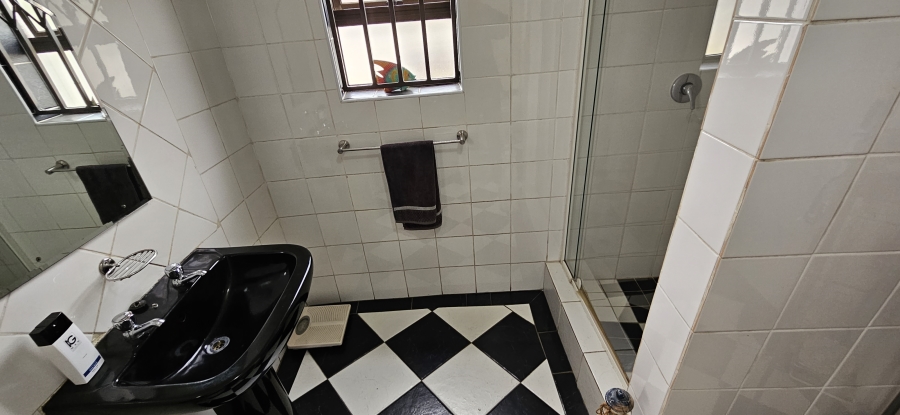4 Bedroom Property for Sale in General Albertspark Gauteng