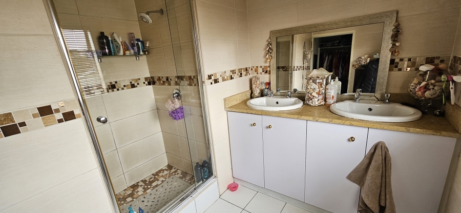 4 Bedroom Property for Sale in General Albertspark Gauteng
