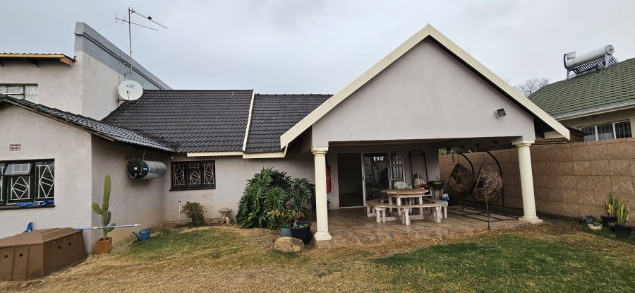 4 Bedroom Property for Sale in General Albertspark Gauteng