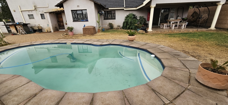 4 Bedroom Property for Sale in General Albertspark Gauteng