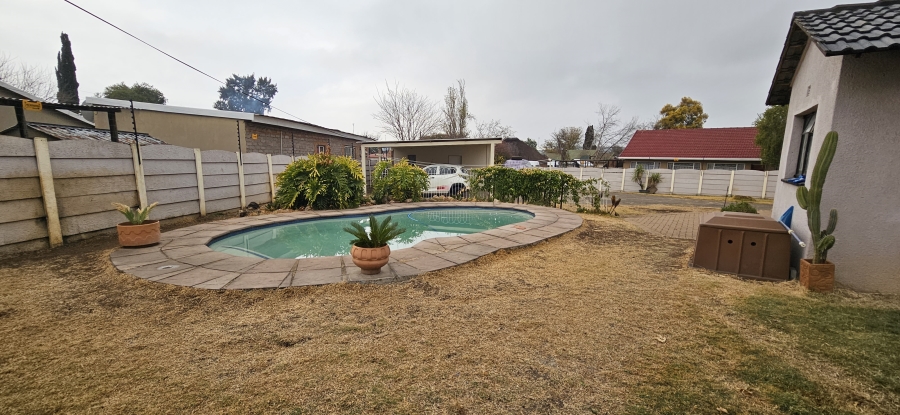 4 Bedroom Property for Sale in General Albertspark Gauteng