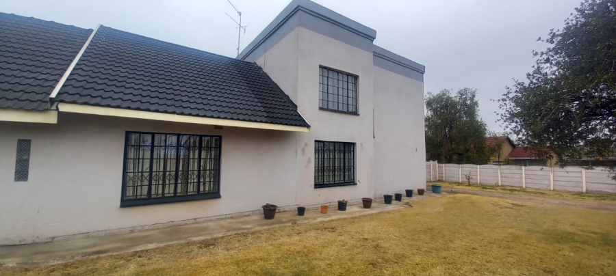 4 Bedroom Property for Sale in General Albertspark Gauteng