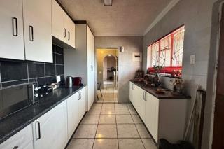 4 Bedroom Property for Sale in General Albertspark Gauteng