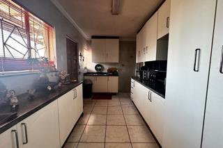 4 Bedroom Property for Sale in General Albertspark Gauteng