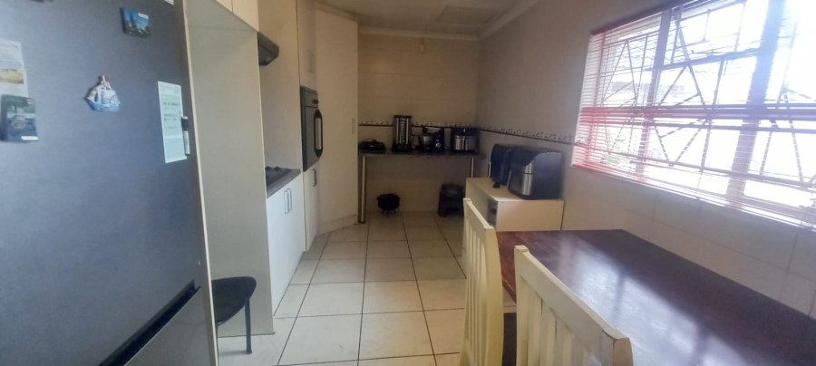 4 Bedroom Property for Sale in General Albertspark Gauteng