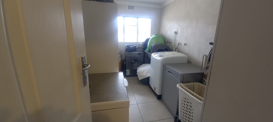 4 Bedroom Property for Sale in General Albertspark Gauteng