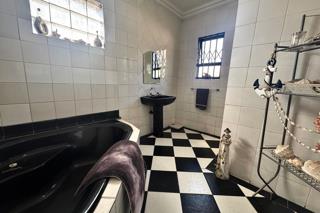 4 Bedroom Property for Sale in General Albertspark Gauteng