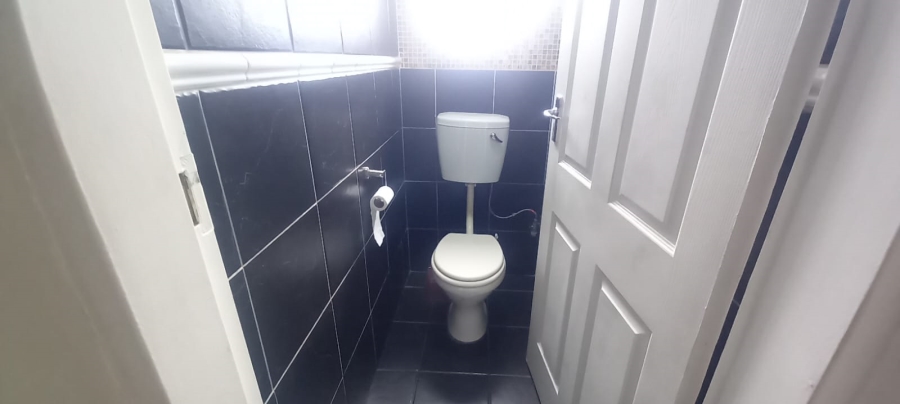 4 Bedroom Property for Sale in General Albertspark Gauteng