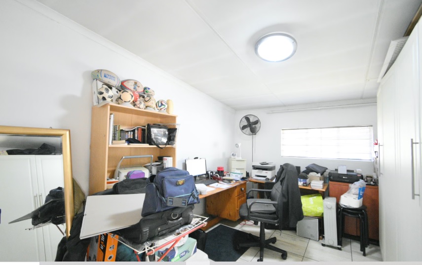 2 Bedroom Property for Sale in Essexwold Gauteng