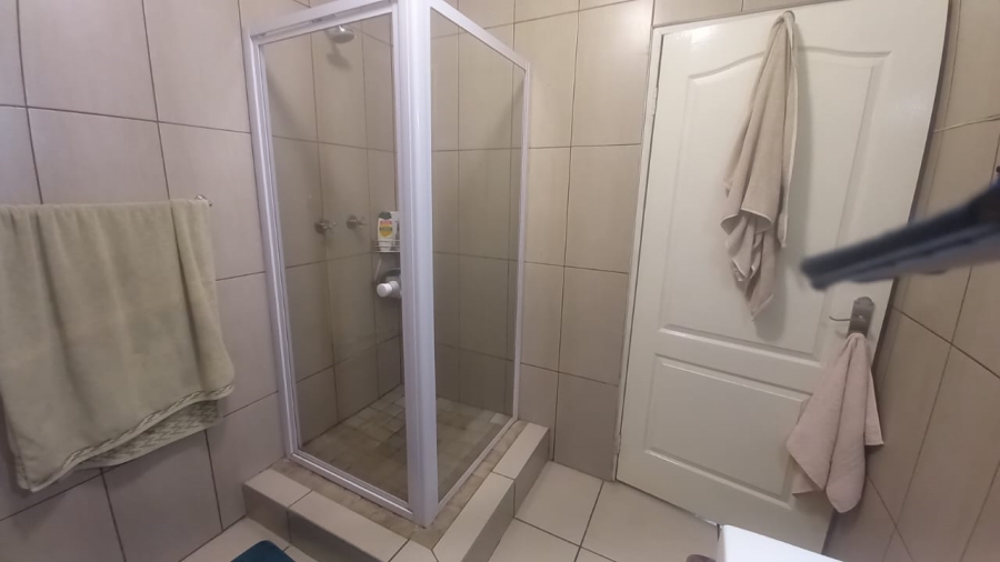 2 Bedroom Property for Sale in Essexwold Gauteng