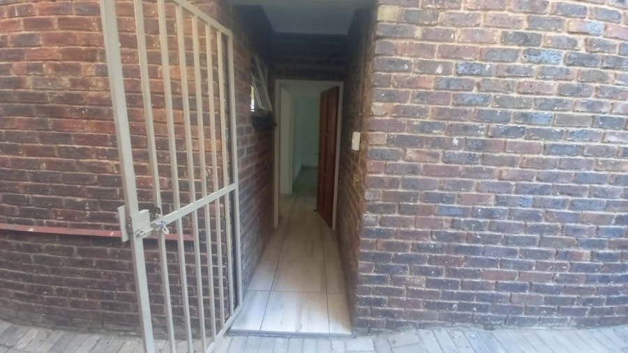 2 Bedroom Property for Sale in Essexwold Gauteng
