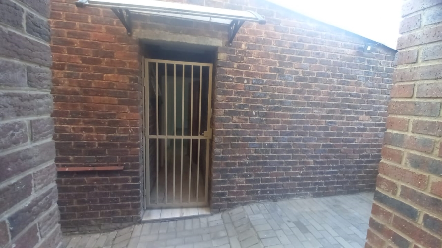 2 Bedroom Property for Sale in Essexwold Gauteng