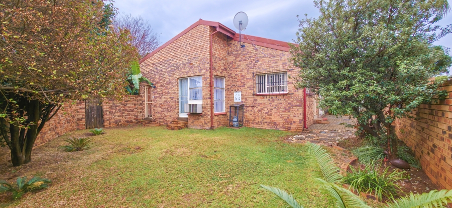 4 Bedroom Property for Sale in Garsfontein Gauteng