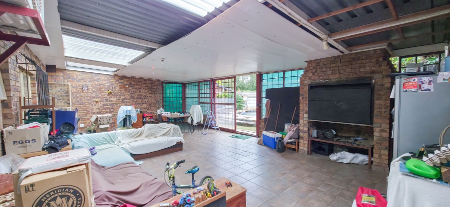 4 Bedroom Property for Sale in Garsfontein Gauteng