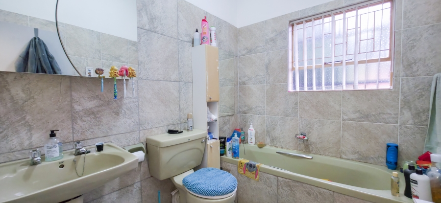 4 Bedroom Property for Sale in Garsfontein Gauteng