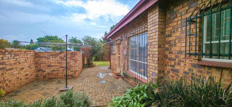 4 Bedroom Property for Sale in Garsfontein Gauteng