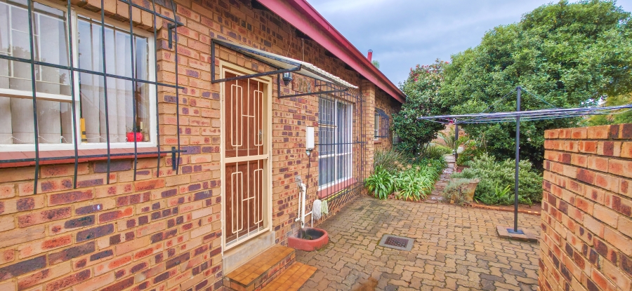 4 Bedroom Property for Sale in Garsfontein Gauteng