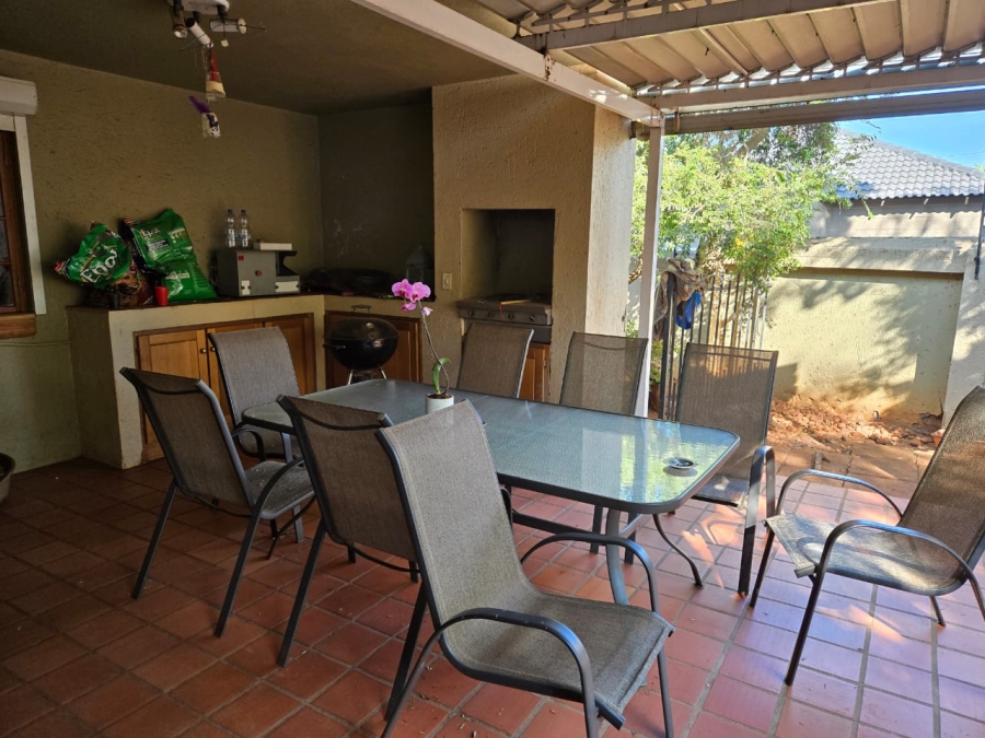 3 Bedroom Property for Sale in Faerie Glen Gauteng