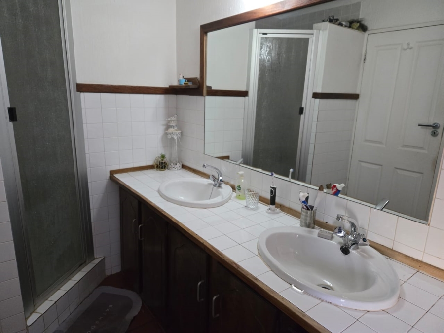 3 Bedroom Property for Sale in Faerie Glen Gauteng