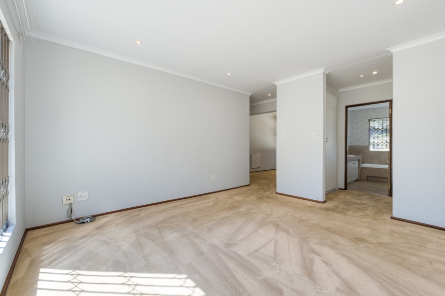 To Let 3 Bedroom Property for Rent in Hurlingham Manor Gauteng